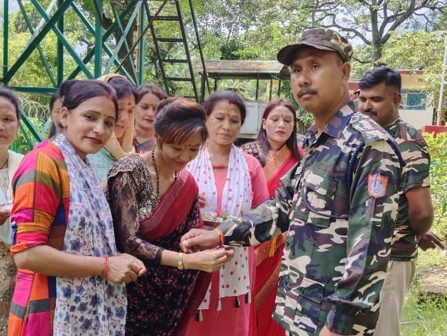 Rakhi and sweets given to the soldiers posted on the border