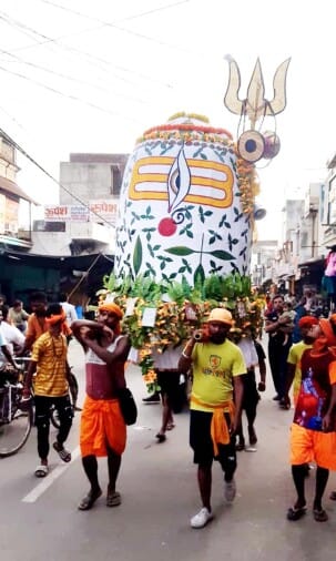Crowds thronged pagodas on the last Monday of Sawan, performed Jalabhishek