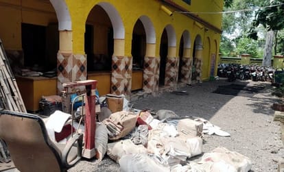 Explosion in Malkhana of Khutar police station, three people including one constable injured