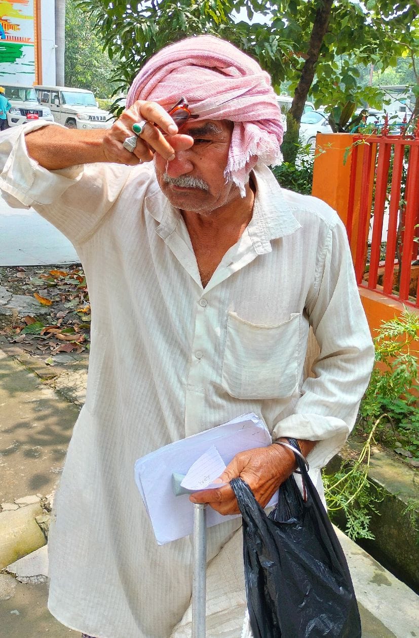 75 year old Arjun cried when asked for 5000 for pension of 1200