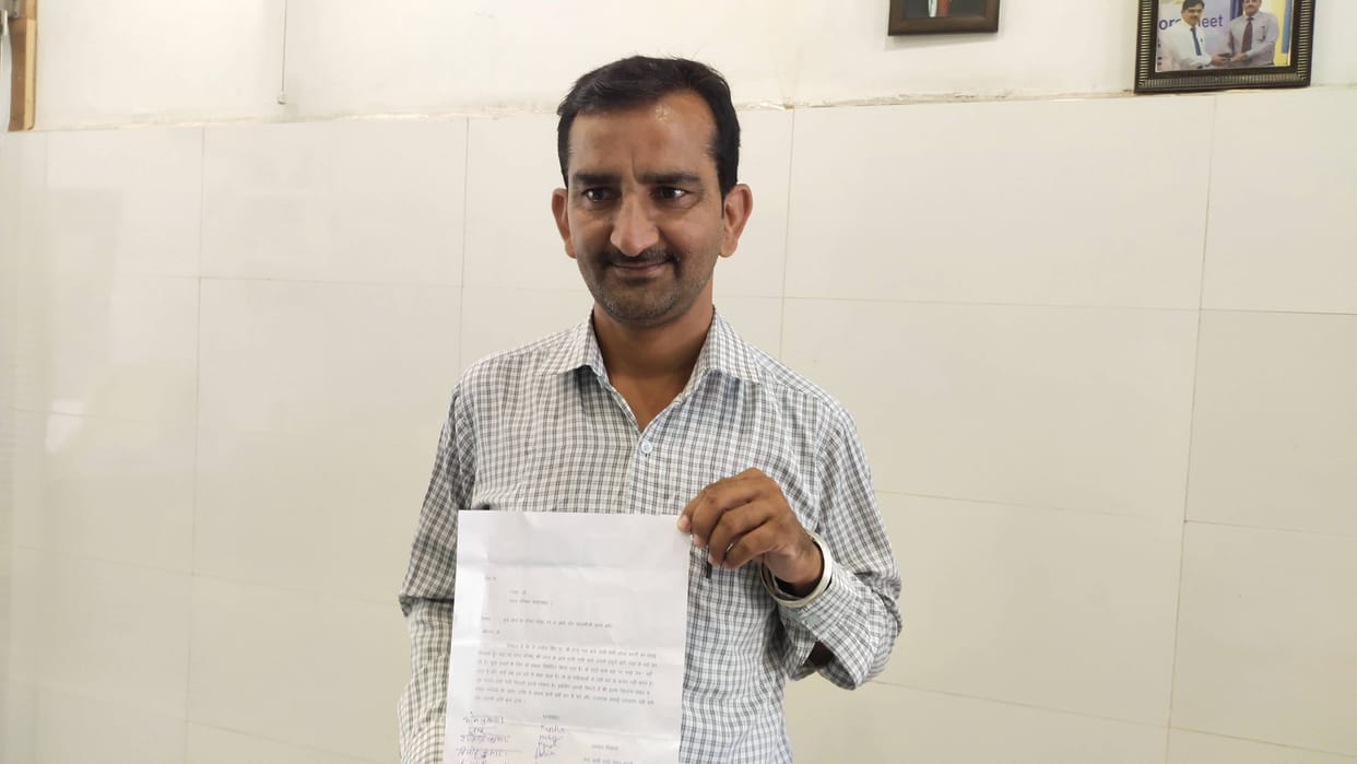 Pradhan unhappy with the work of door to door garbage collection agency, issued his own complaint number, received 20 complaints on the first day