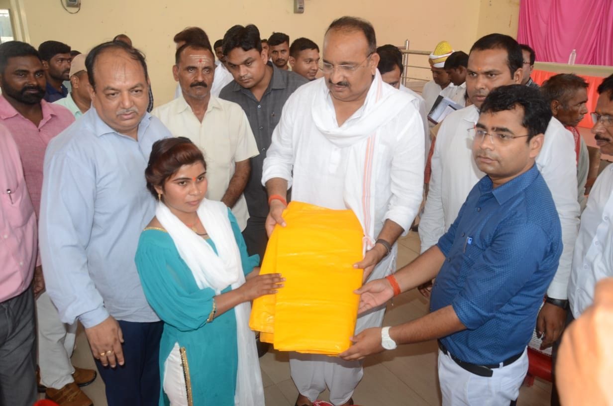 Minister of State for Horticulture distributed relief material to the flood victims