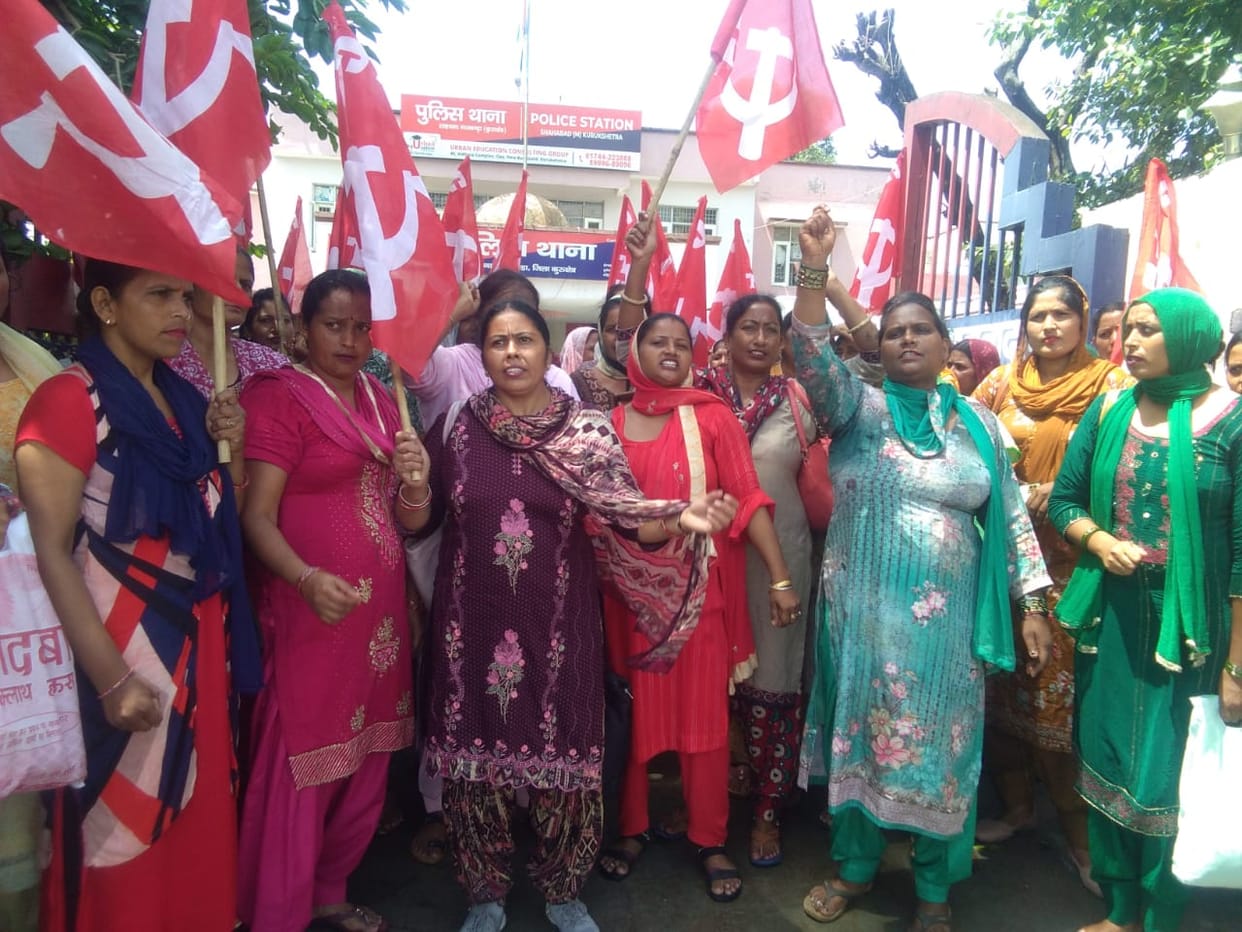 Police detained Asha workers who were going to lay siege to the Vidhansabha