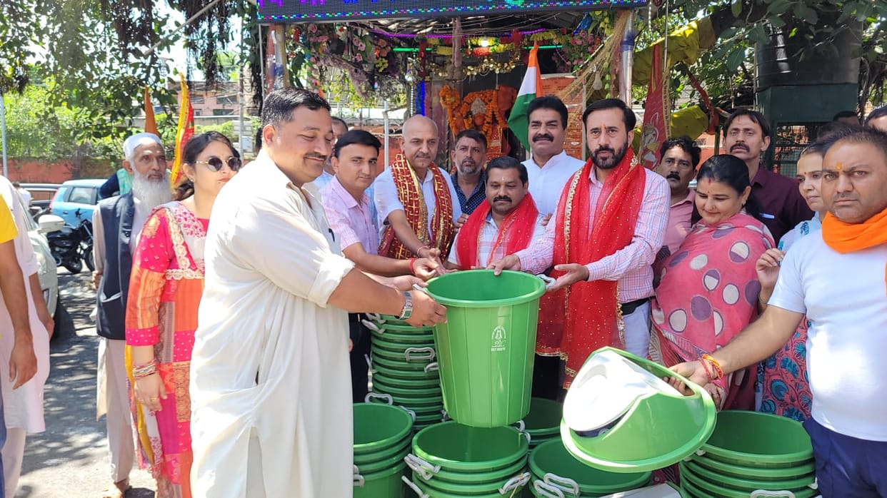 dustbin distribute, old city