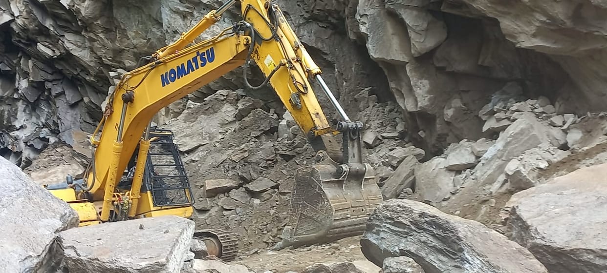 Road not open, increasing food crisis in Munsiyari