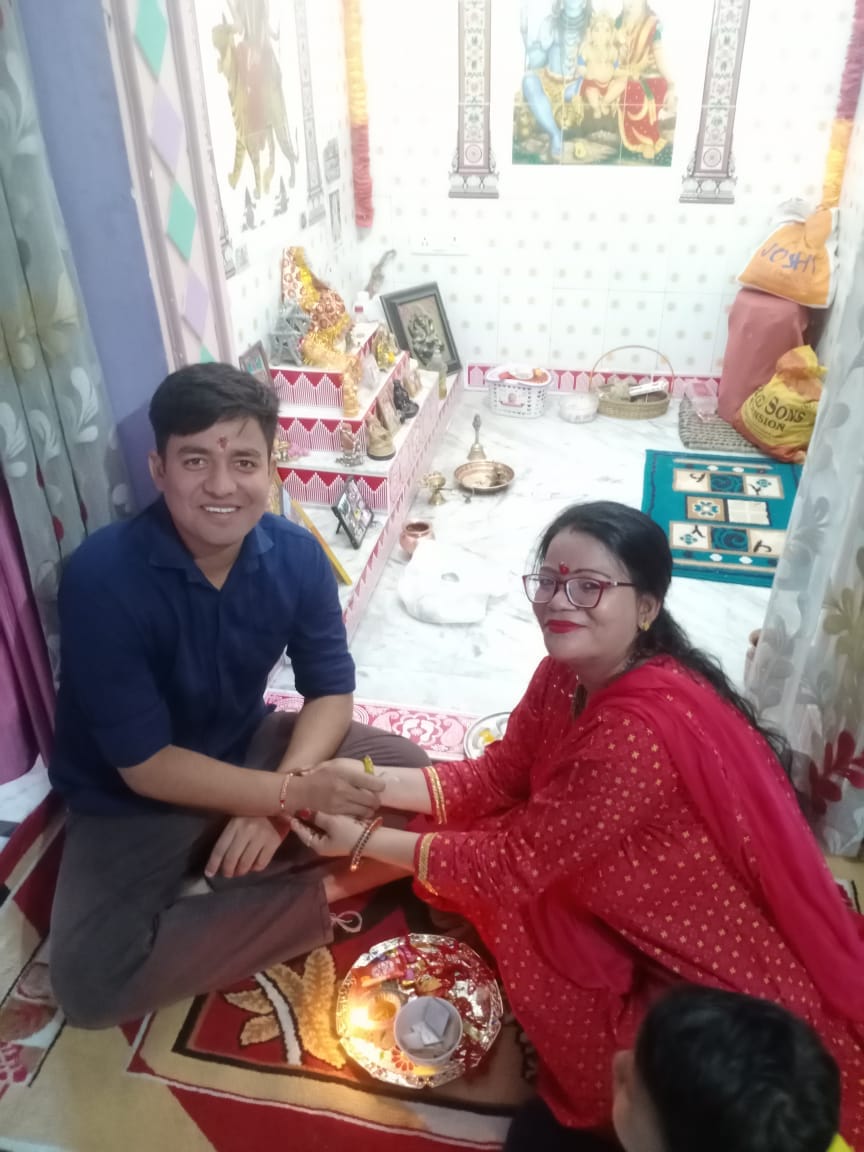 Sisters will tie Rakhi on brother's wrist