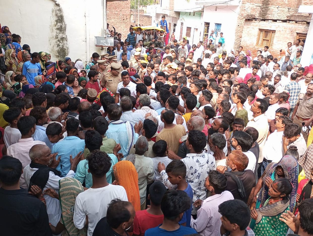 The Prime Minister who came to seek a compromise was beaten up and died.