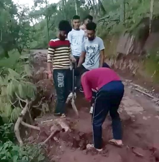 Kumarhatti-Dagshai road restored

students came forward to