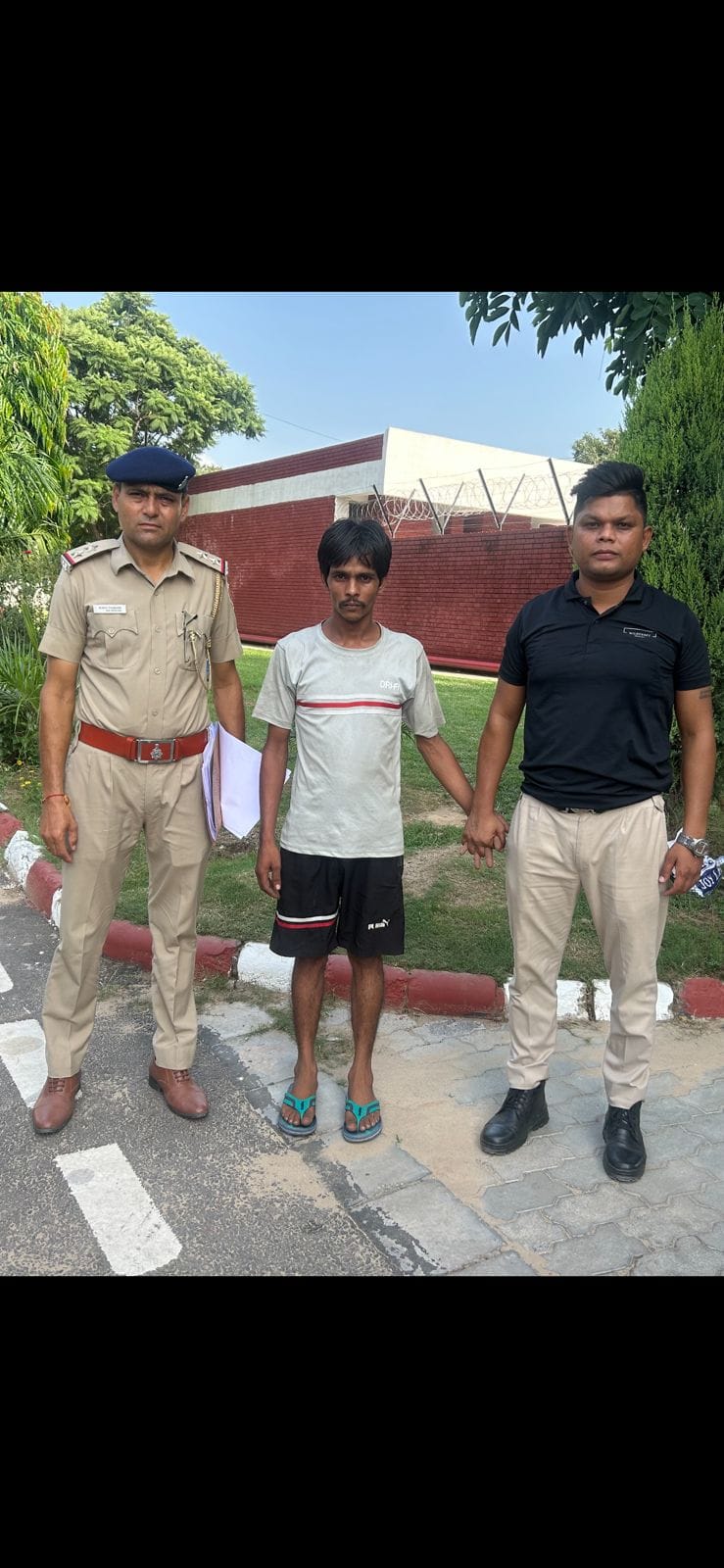 Police arrested snatcher who was running away after snatching mobile