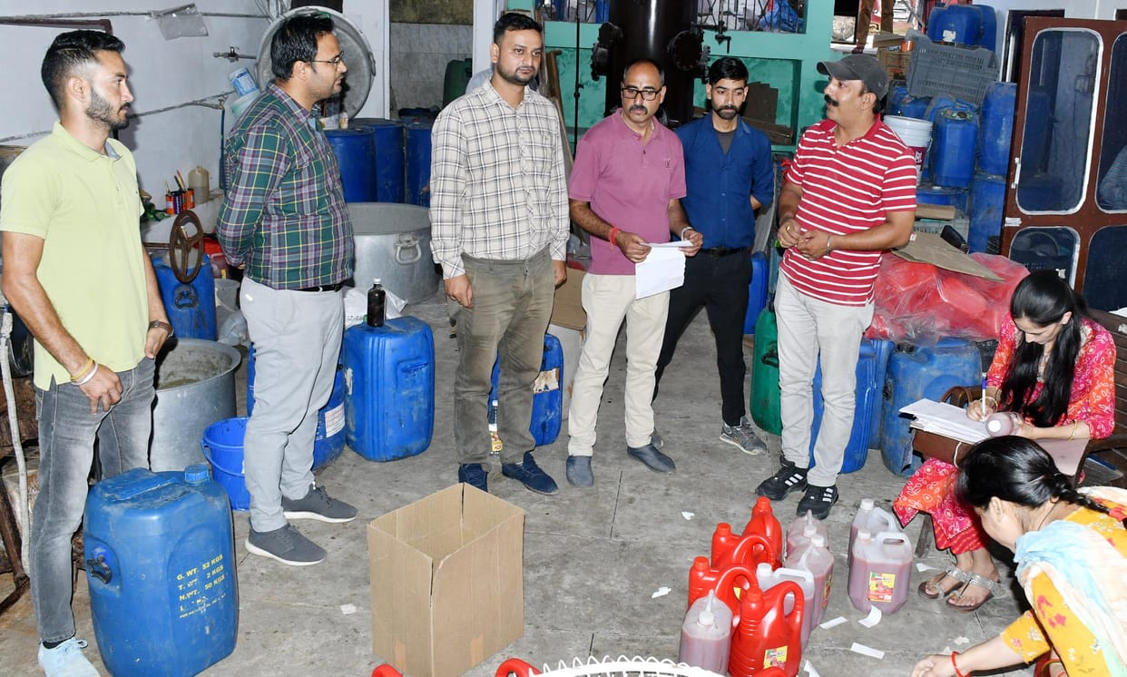 Samples cullected with tomato ketchup and flour in Hamirpur
