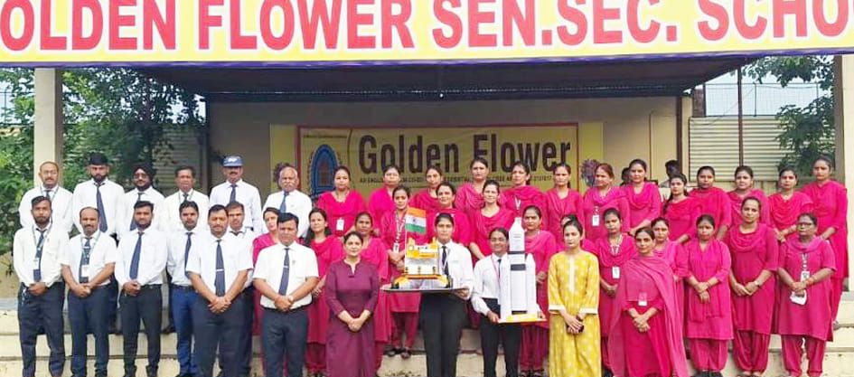 Children of Golden Flower made model of Chandrayaan-3 and Vikram Ladder