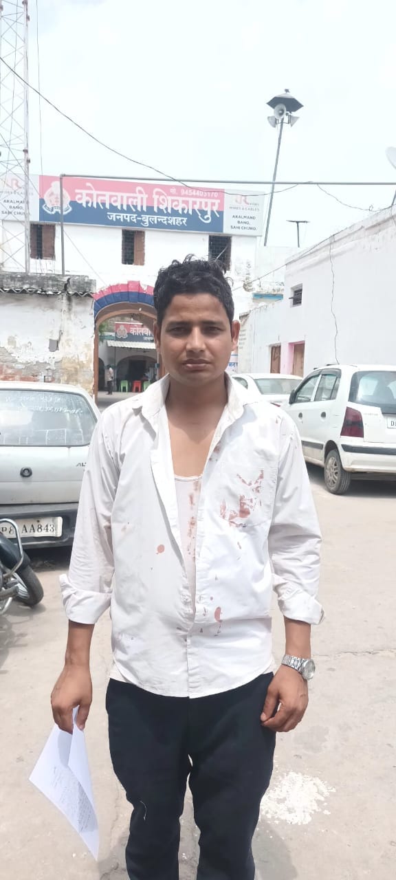 15 thousand rupees looted from a private bank employee