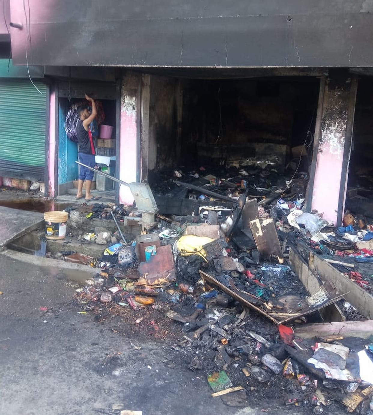 two shops burnt in badag village of sirmaur district