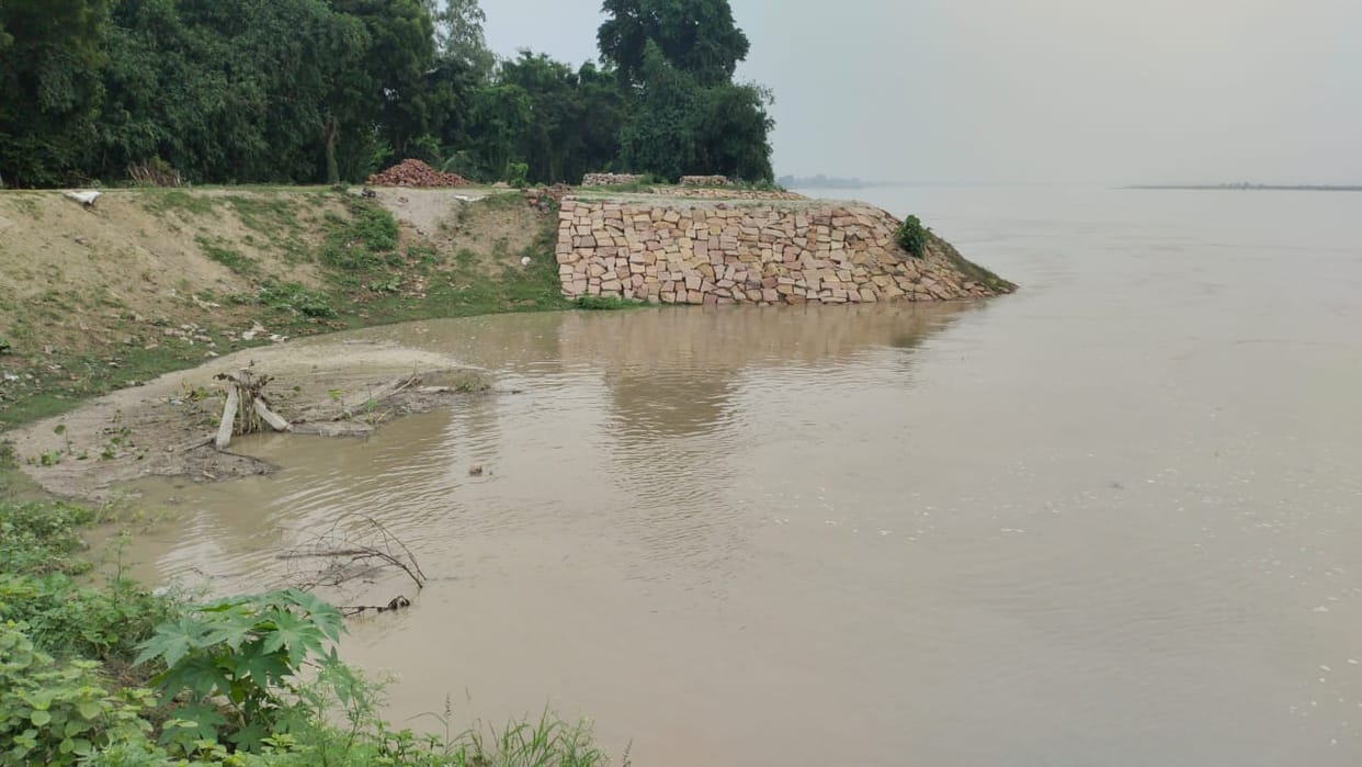 water lable in river