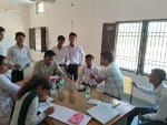 फतेहाबाद में जिला आरंभिक हस्तक्षेप केंद्र की टीम स्कूलों में छात्रों की स्क्रीनिंग करते हुए।
