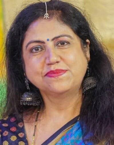 Suman selected for teacher award in Rampur brought glory to the district