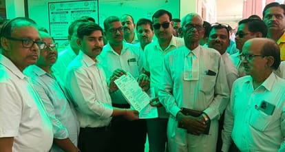 Protest against lathicharge on advocates in Hapur