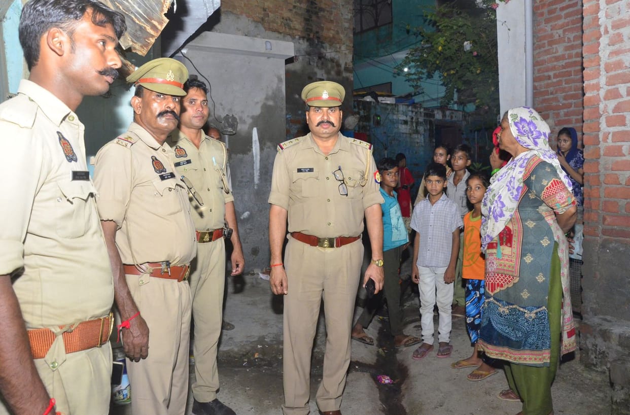 Fighting between people of two communities in Brahampur locality, many injured