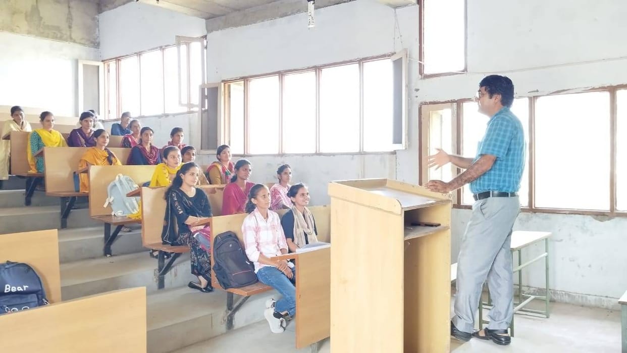 Students preferring to study Hindi subject in postgraduate