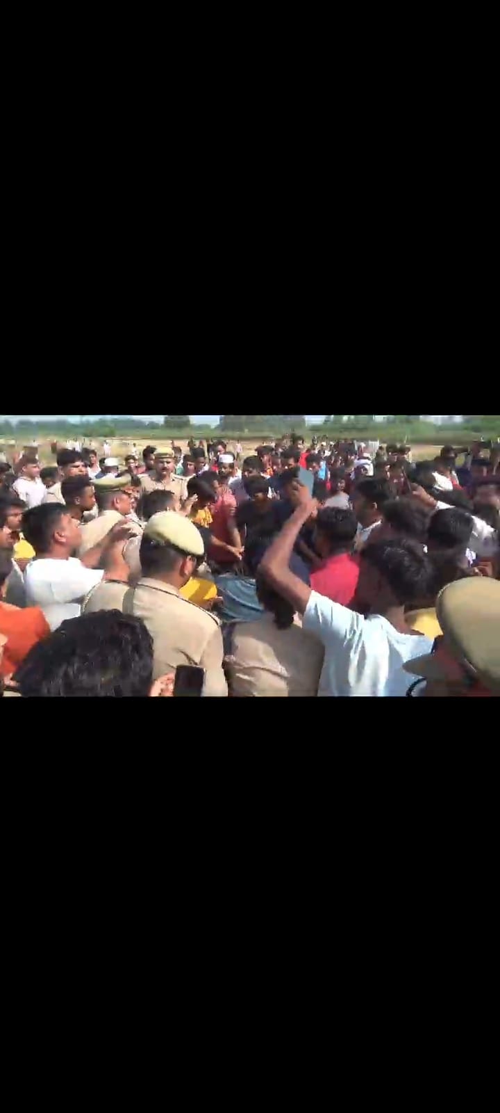 Everyone said, the accused should be hanged