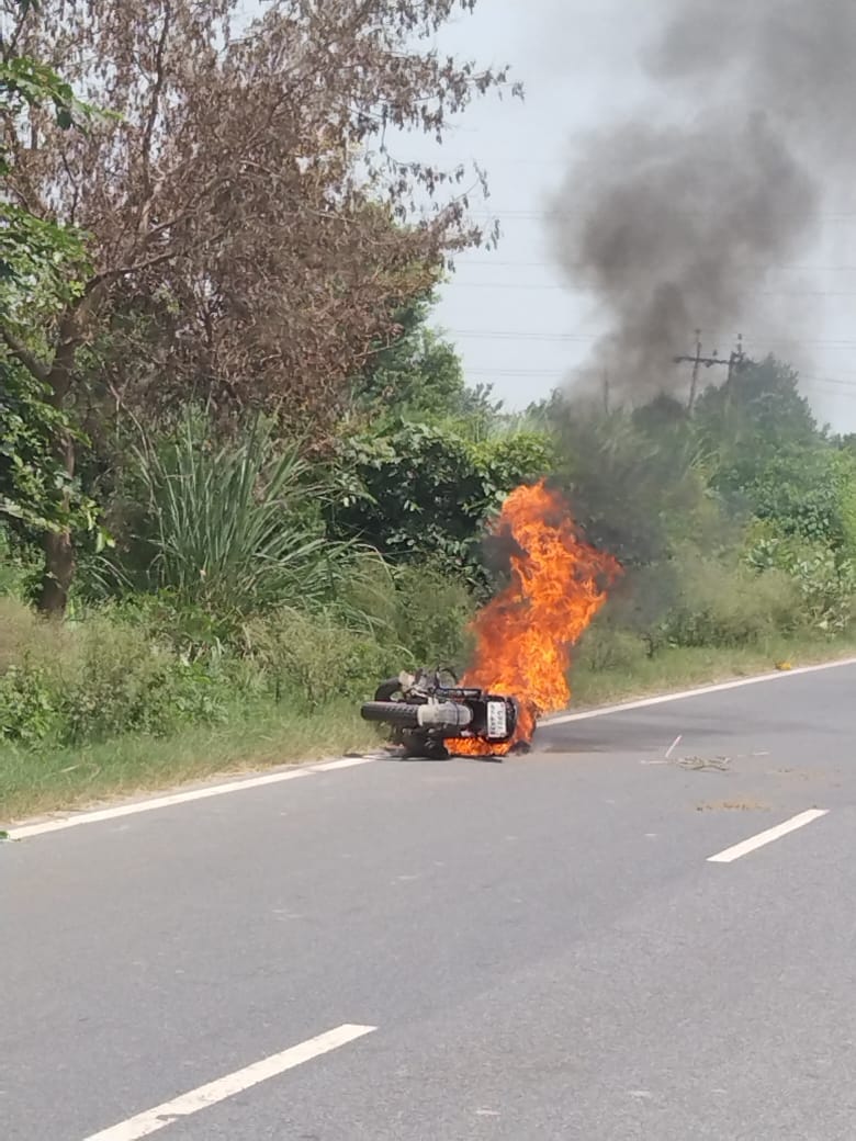 Fire in moving bike, family narrowly saved