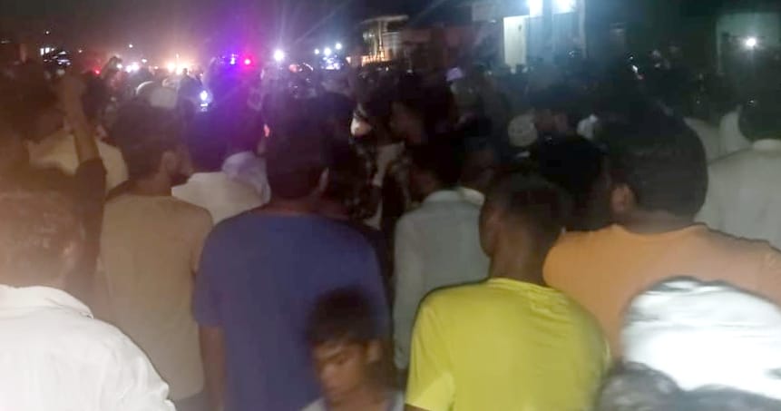 Youth dies after falling from roof in police raid, highway jammed
