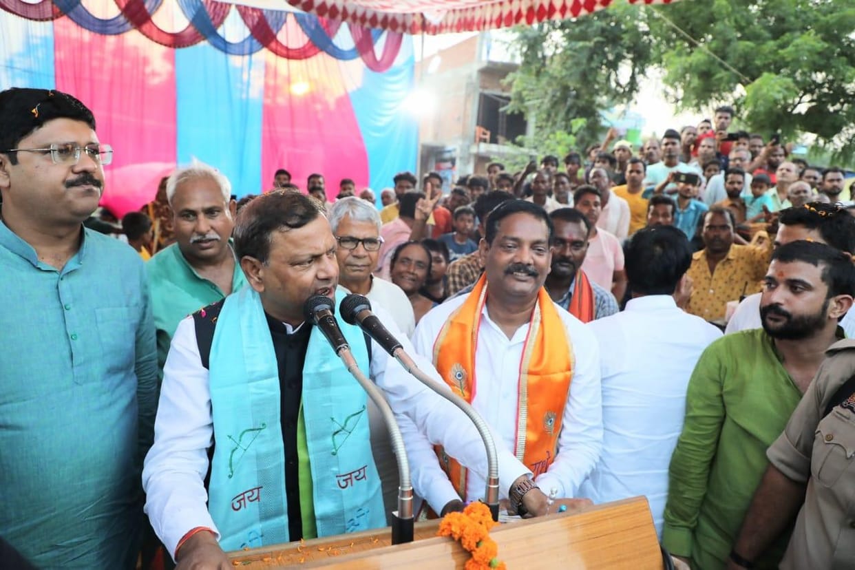Union Minister of State for Finance welcomed at various places in the district