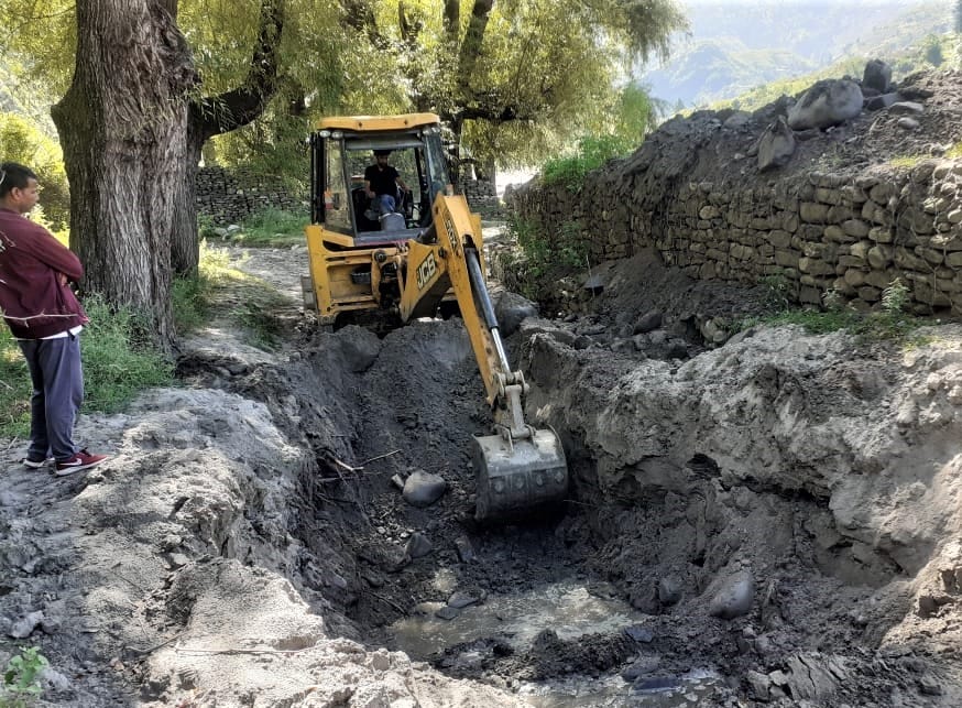 rampur news, rohru news, pabbber, river, illegal path closed, stop, illegal mining,