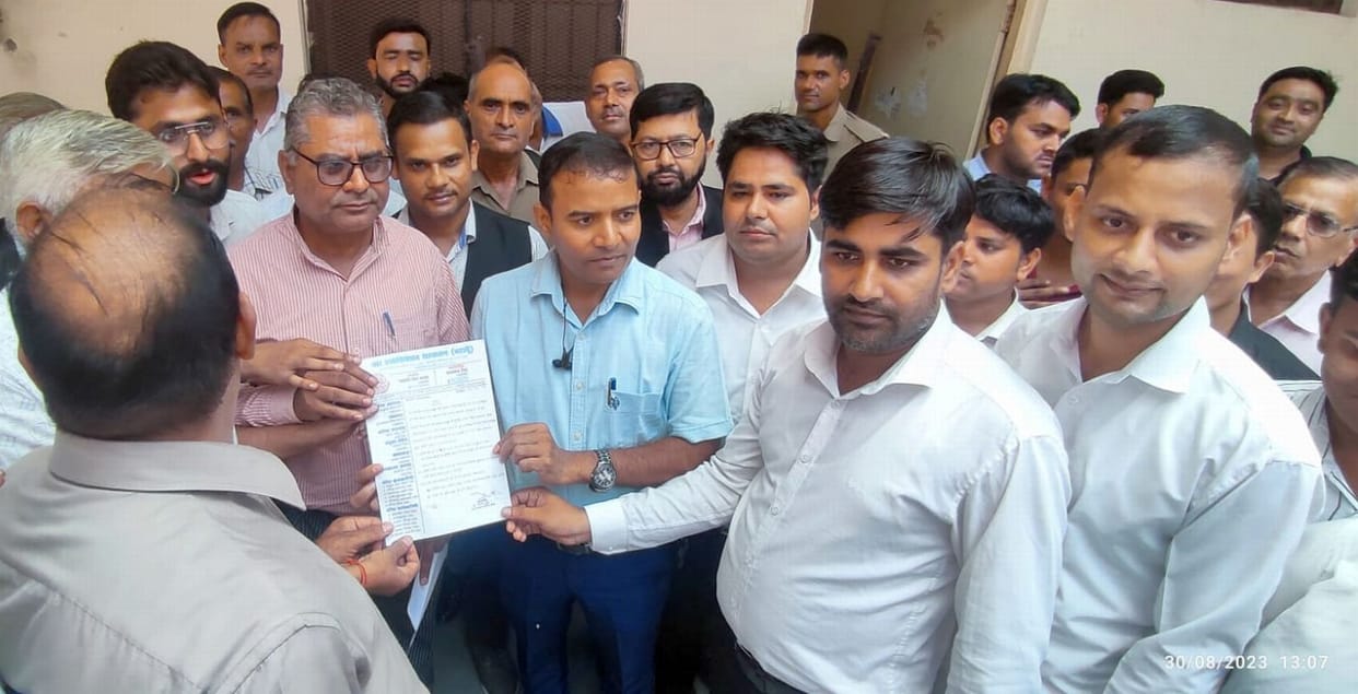 Lawyers gave memorandum in protest against Hapur incident