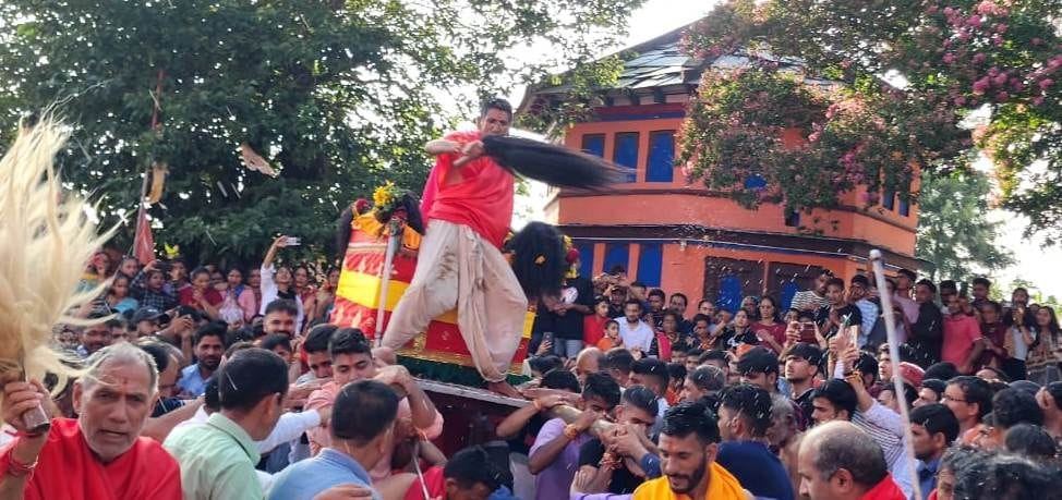Vayu Rath circumnavigated the inaccessible roads without rope