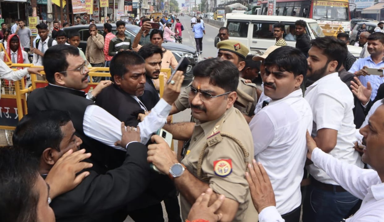 Constable making video during protest beaten up by lawyers, case against 50 including one named