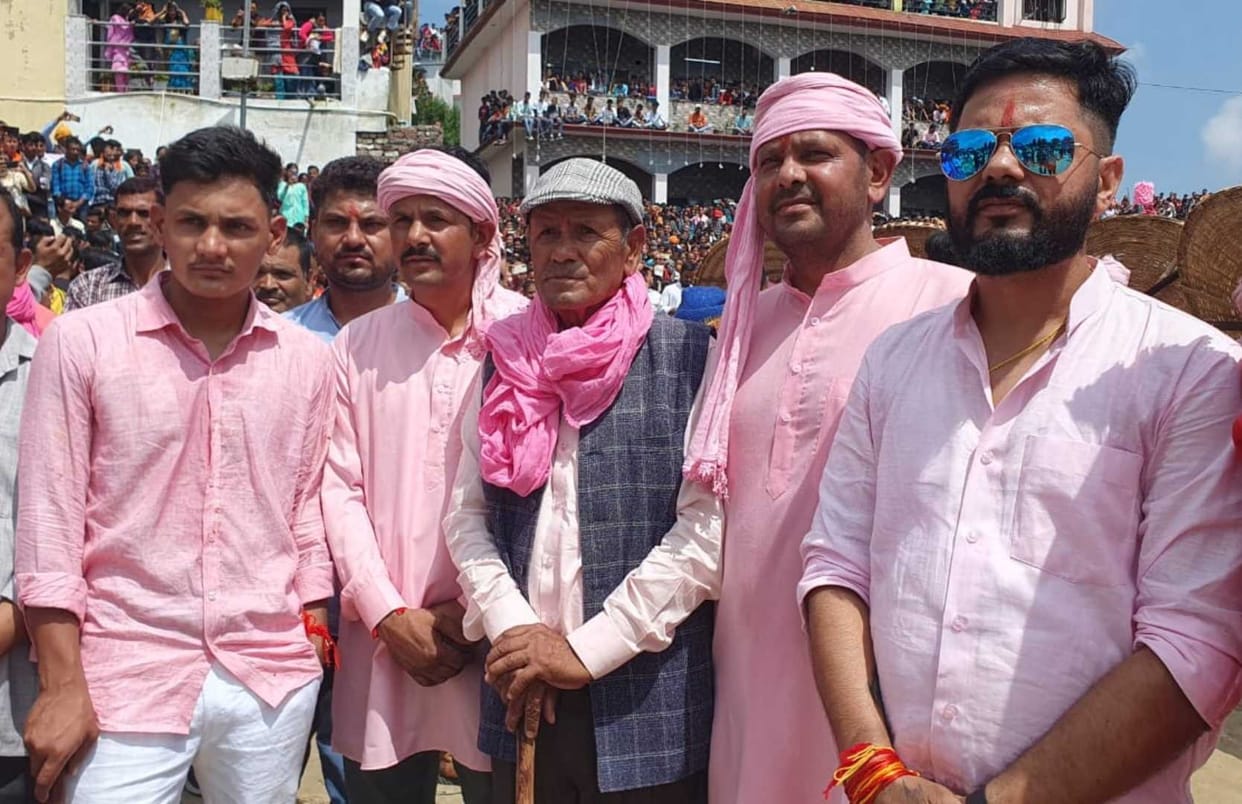 Three generations descended together on the field of Bagwal