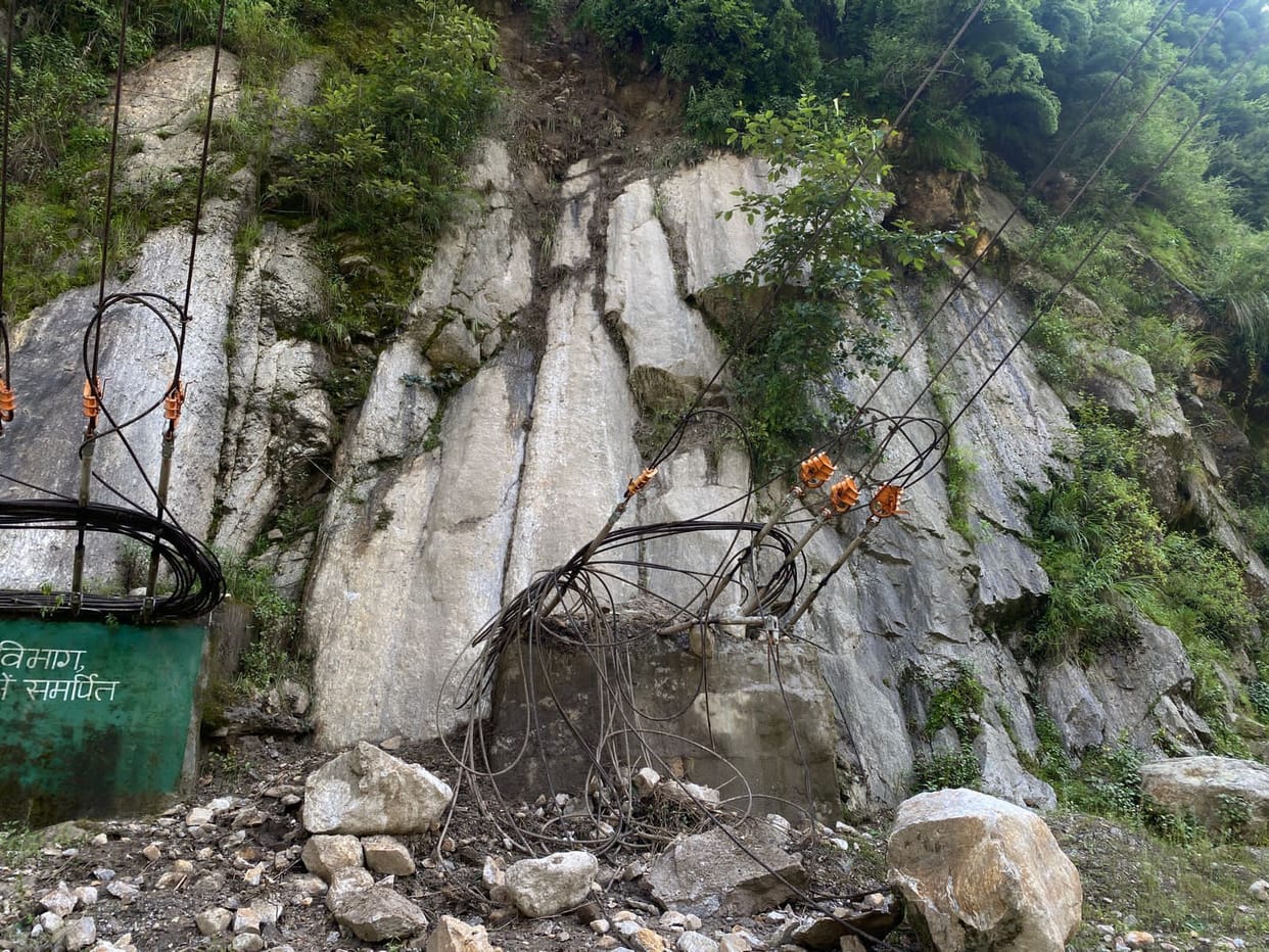 Two cables of Bailey bridge connecting Sobla-Dhakar broken, vehicular movement stopped