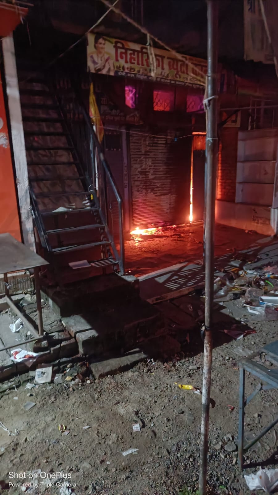 Fierce fire in clothes shop, then short circuit became the reason