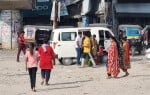 काशीपुर रोडवेज डिपो के बाहर से आई डग्गामार वाहनों से उतरते यात्री। संवाद