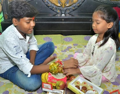 Sisters tie Rakshasutra on brothers' wrists