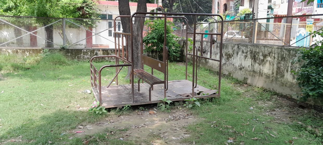 Even after spending lakhs, facilities are not available in the parks