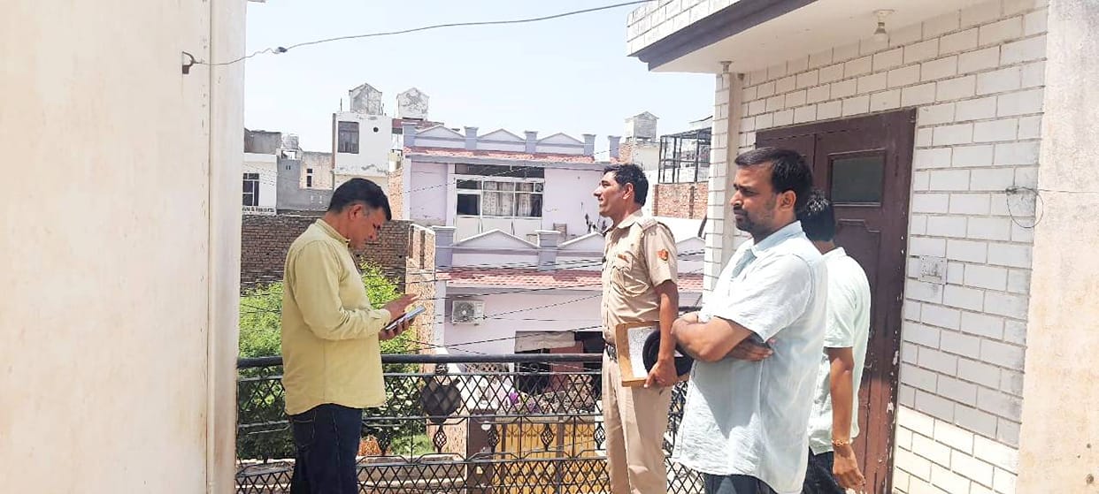 Cash and gold-silver jewelery worth four and a half lakh rupees stolen
