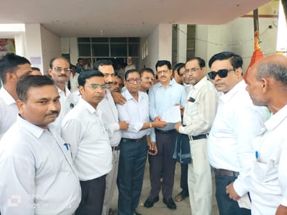 Pilibhit News: हापुड़ के डीएम, एसपी का 24 घंटे के भीतर किया जाए तबादला Hapur DM, SP should be transferred within 24 hours