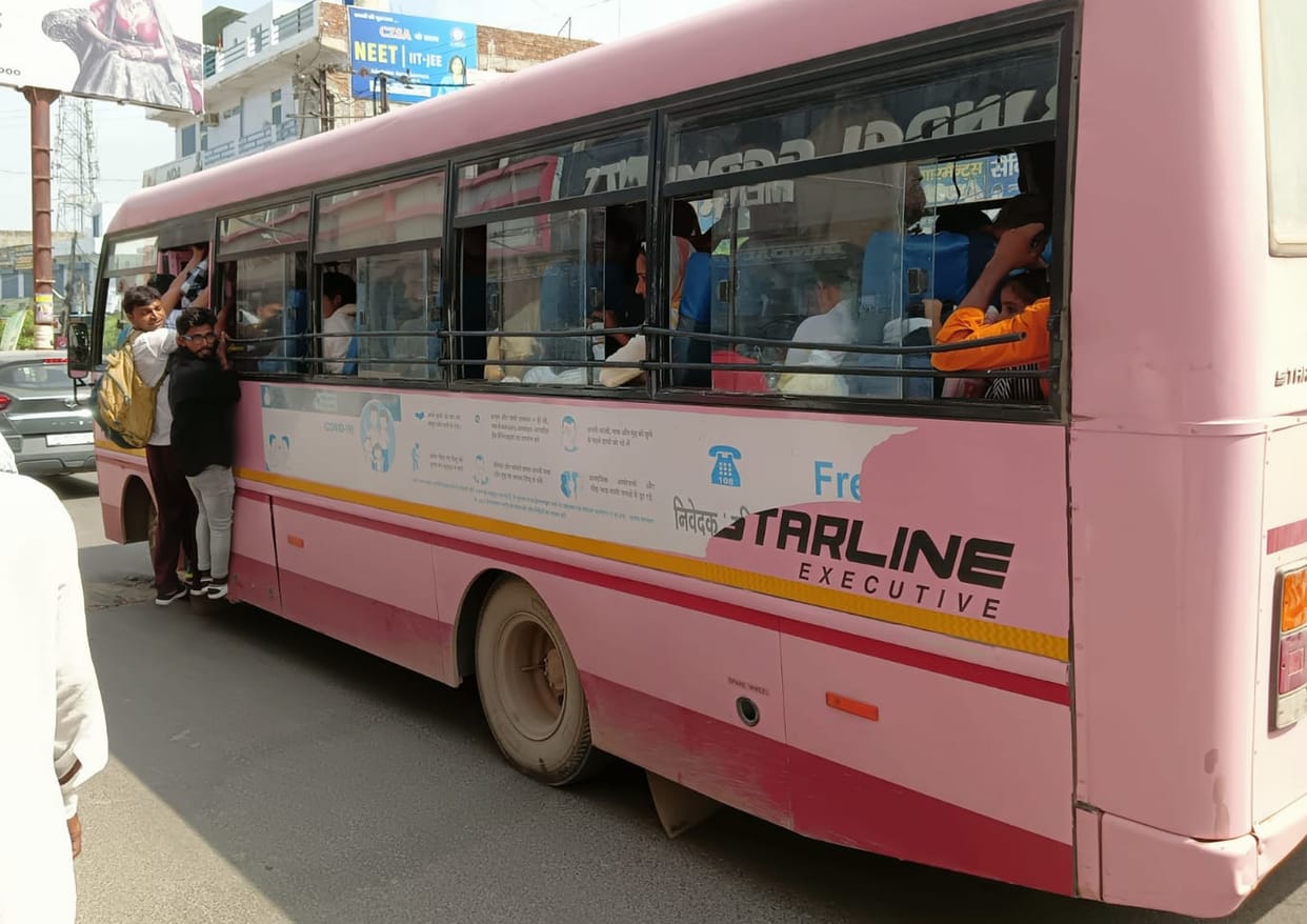1163 passes of students, only eight buses are running on the routes