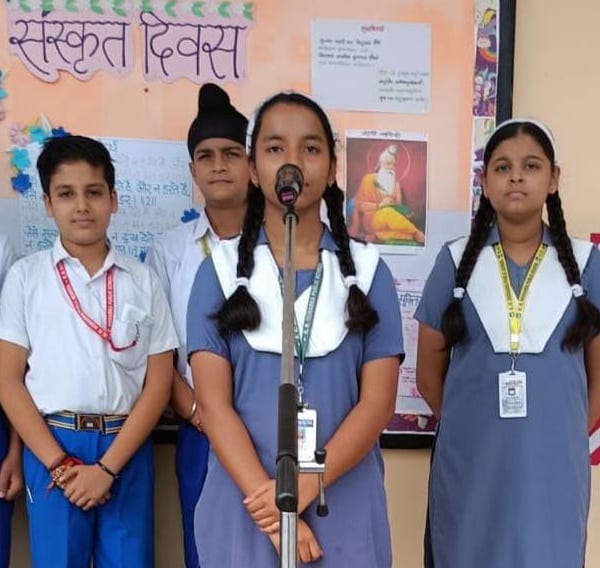 Emphasis laid on the promotion of Sanskrit by singing Veda mantras.