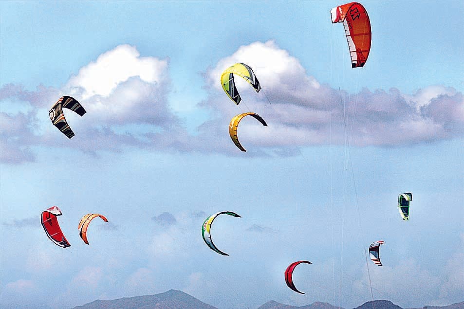 Nainital News:  Tourists will enjoy paragliding in Bhimtal from today