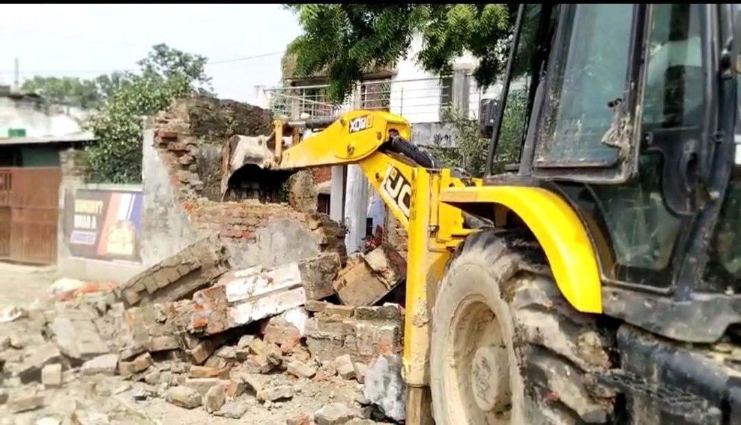 Administration's bulldozer runs on encroachment