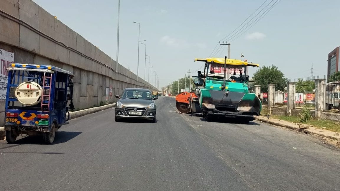 Vehicles will gallop on the approach road of National Highway-44