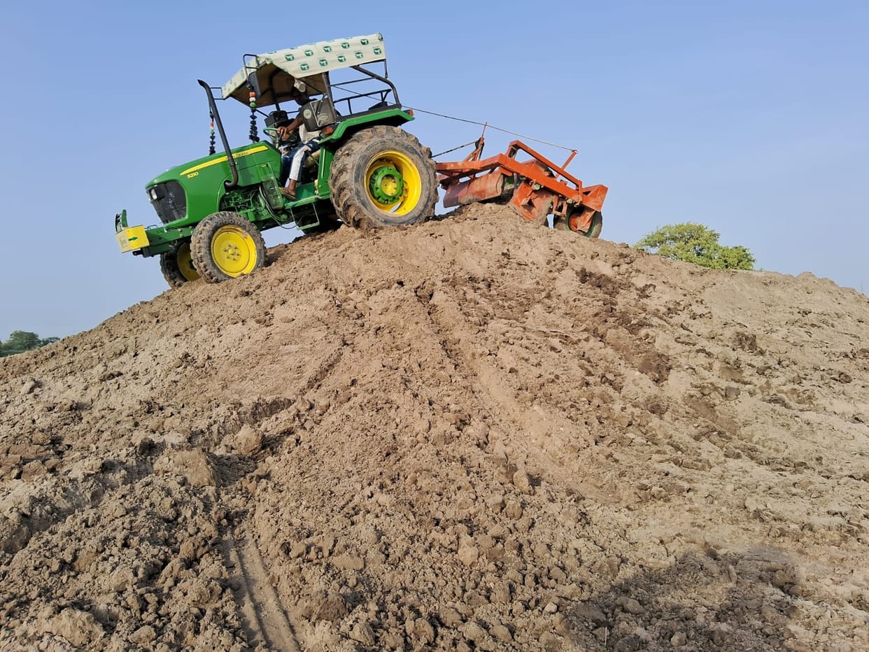 Committee not formed to lift sand accumulated in fields, time for paddy transplantation also passed