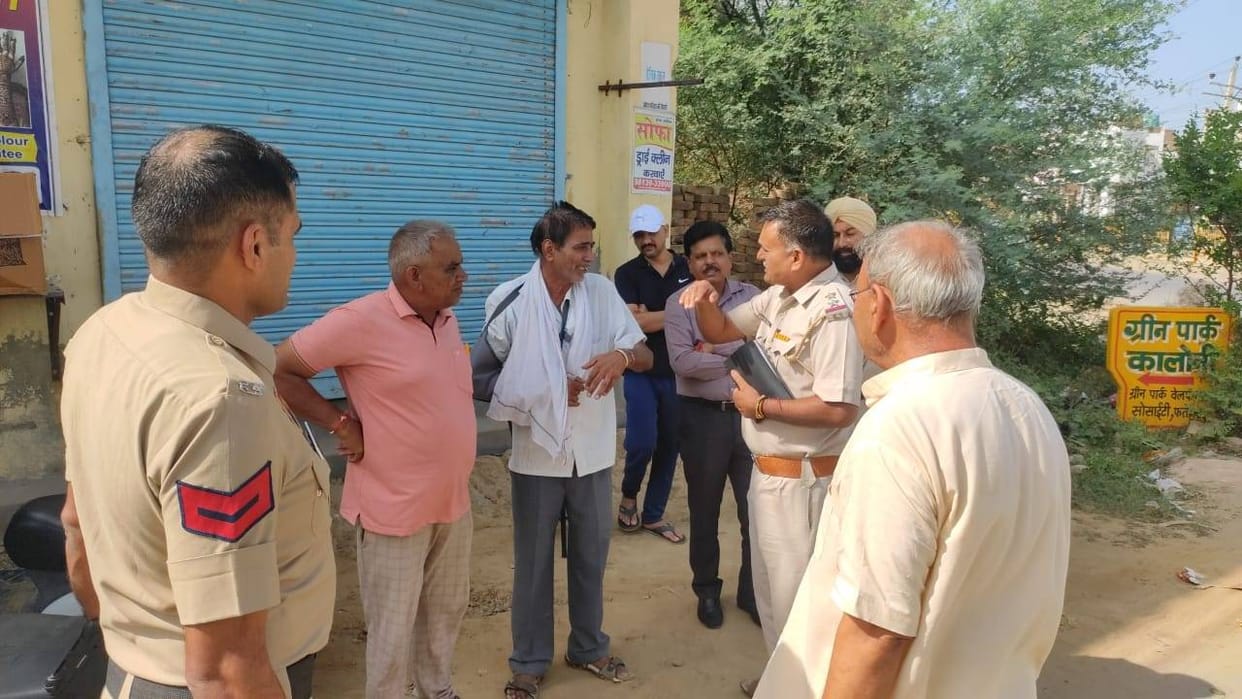 Miscreants looted gold ring and cash from commission agent in broad daylight