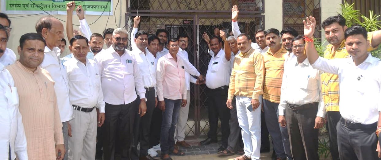 Advocates demonstrated and locked the sub-registrar's office