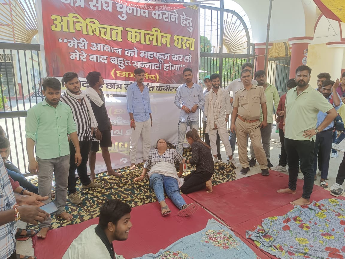 Three student leaders fainted, after treatment again sat on strike