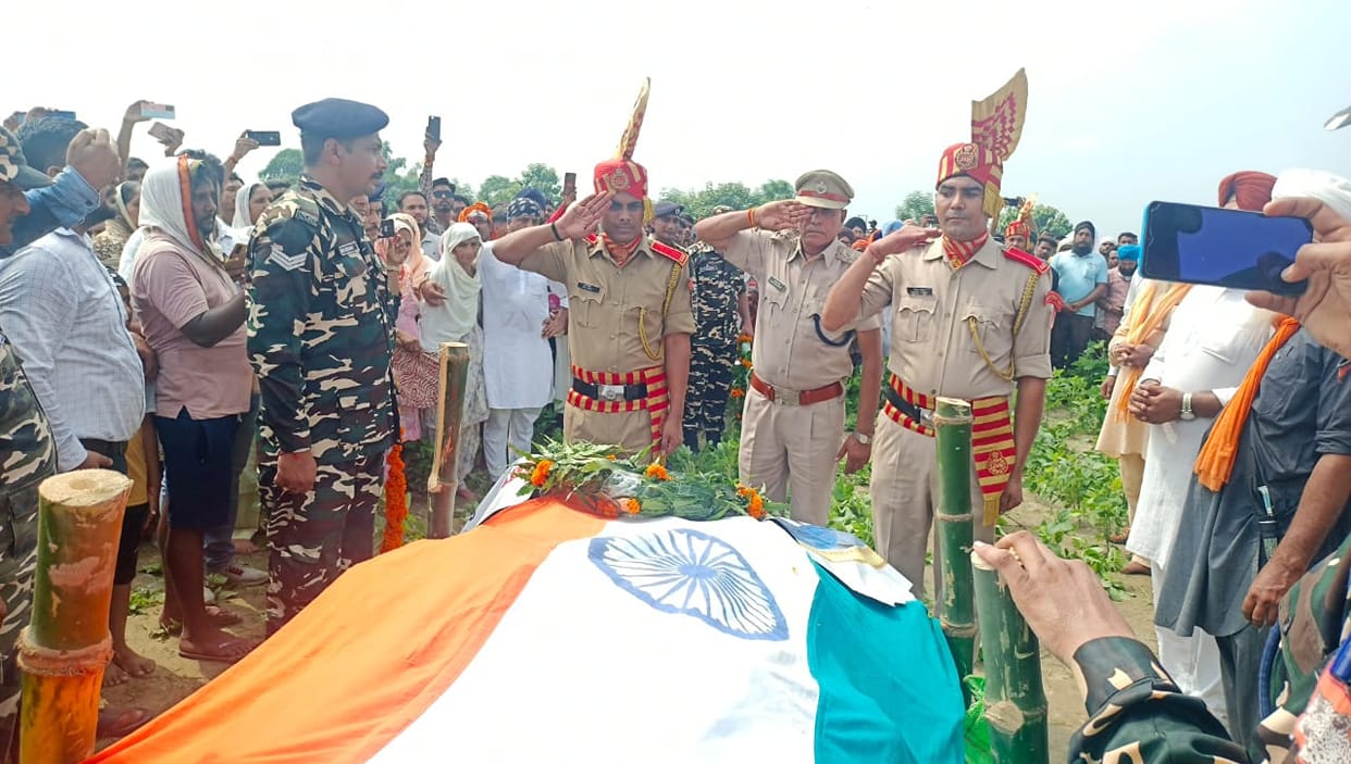 Dead body of SSB jawan reached village, salute was given