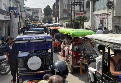 Shahjahanpur News: हाईवे पर ई-रिक्शा किए जा सकते हैं प्रतिबंधित E-rickshaws can be banned on the highway